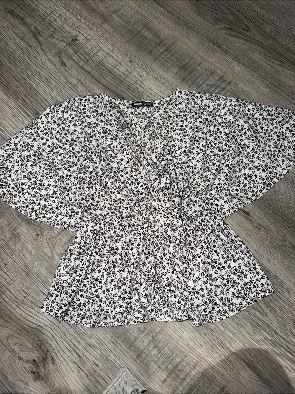 SHEIN White & Black Floral V-Neck Peplum Top